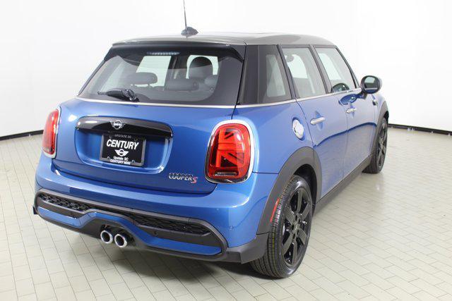 new 2024 MINI Hardtop car, priced at $35,905