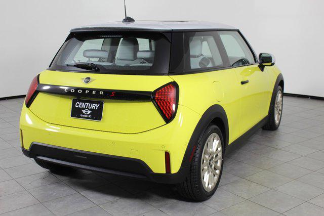 new 2025 MINI Hardtop car, priced at $37,600