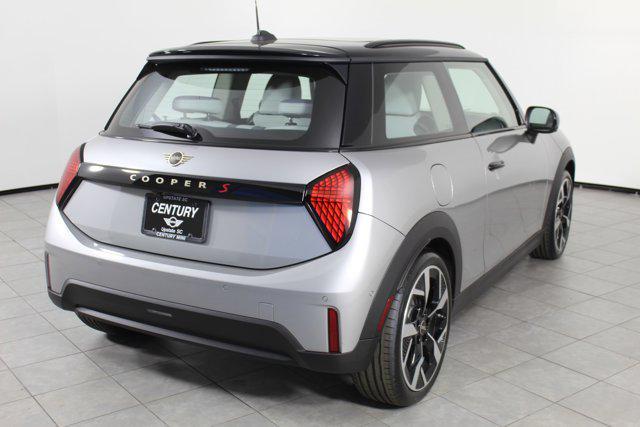 new 2025 MINI Hardtop car, priced at $38,525