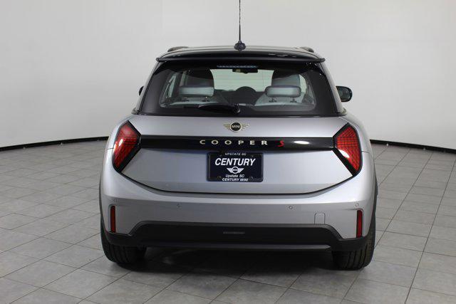 new 2025 MINI Hardtop car, priced at $38,525