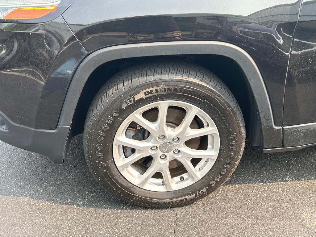 used 2016 Jeep Cherokee car, priced at $11,888