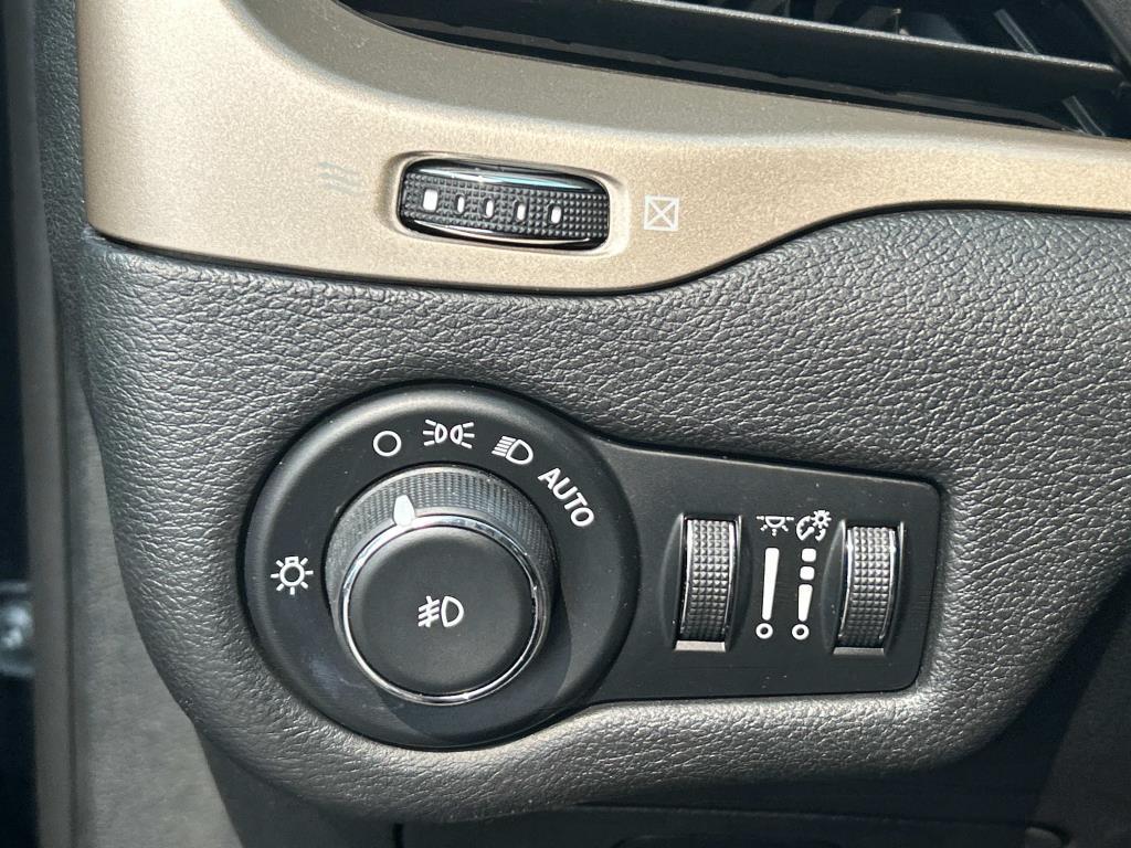 used 2016 Jeep Cherokee car, priced at $11,888