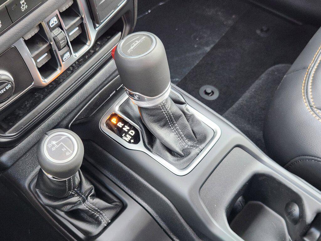 new 2025 Jeep Gladiator car, priced at $46,979