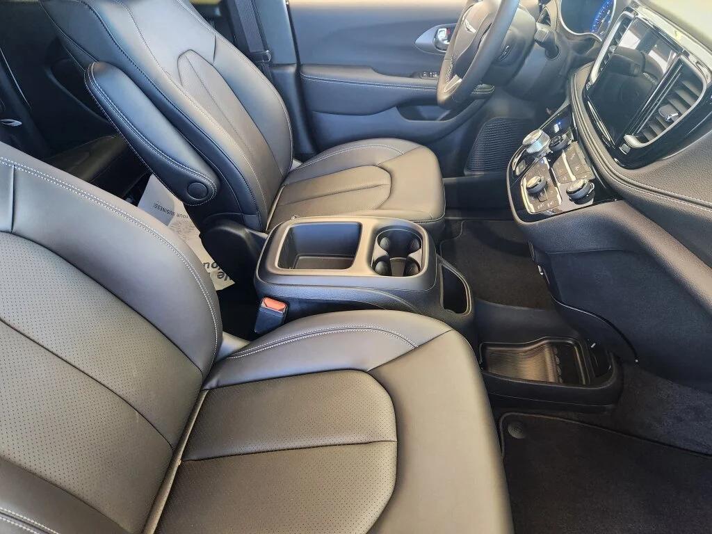 new 2026 Chrysler Pacifica car, priced at $43,260