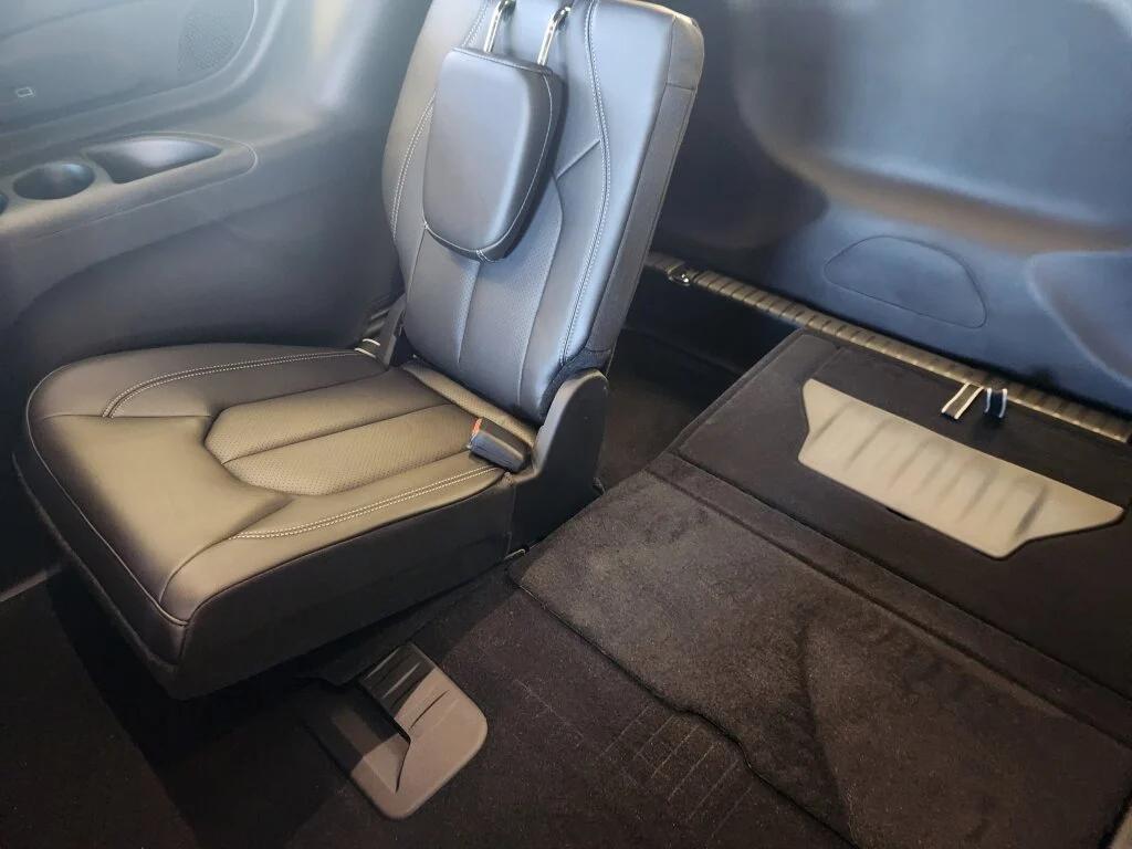 new 2026 Chrysler Pacifica car, priced at $43,260