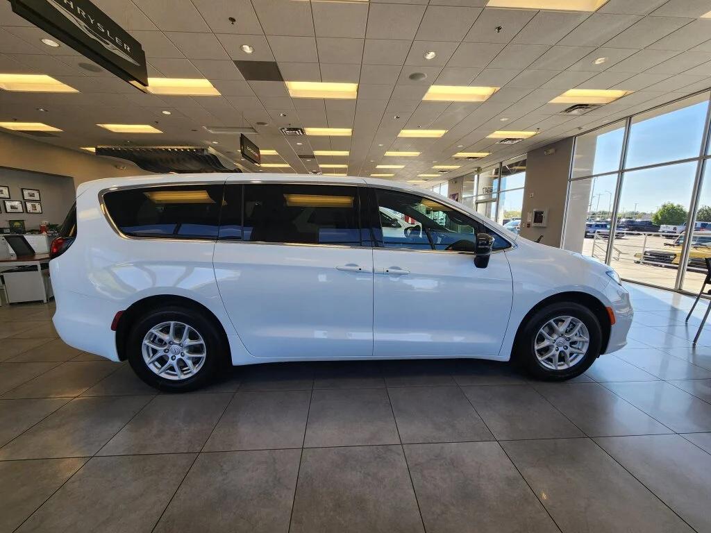 new 2026 Chrysler Pacifica car, priced at $43,260