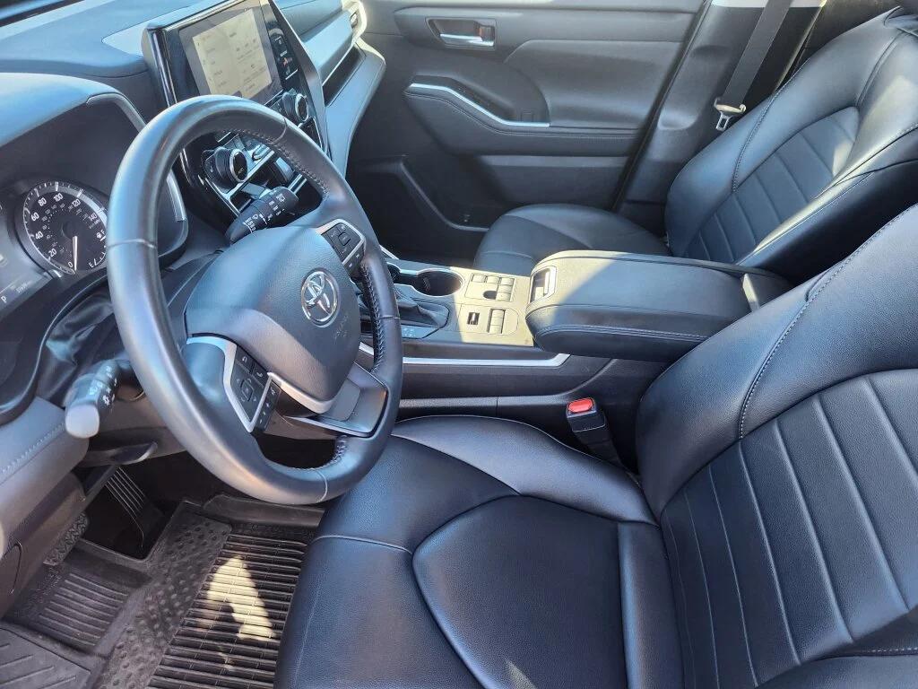 used 2024 Toyota Highlander car, priced at $42,999