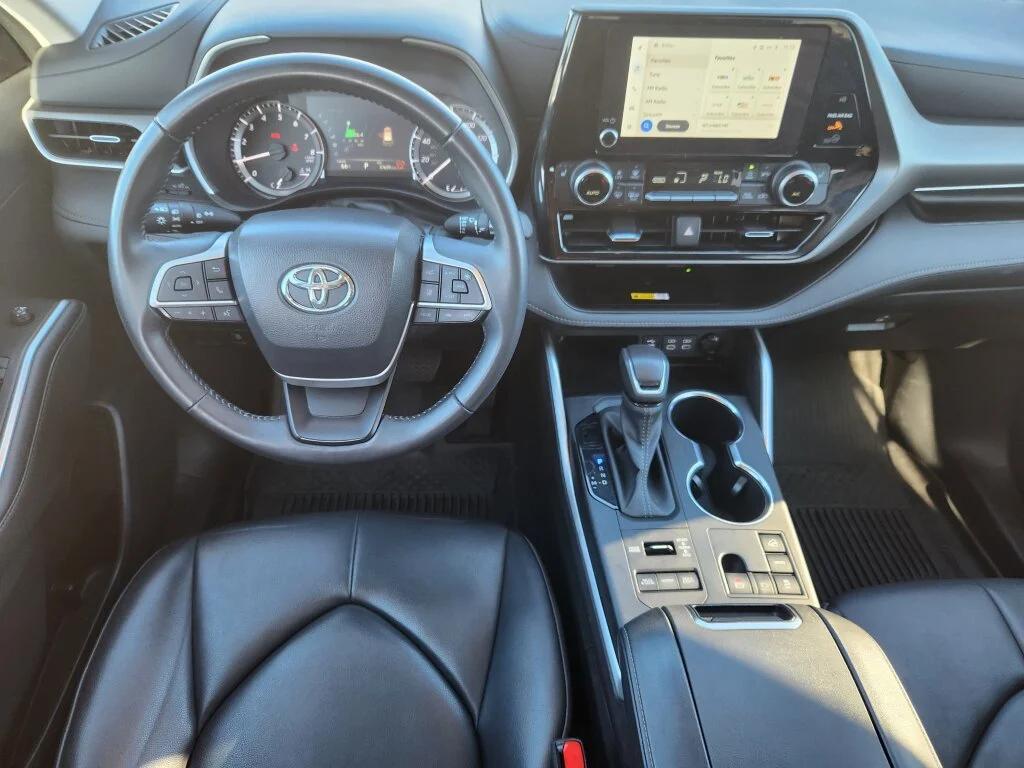 used 2024 Toyota Highlander car, priced at $42,999