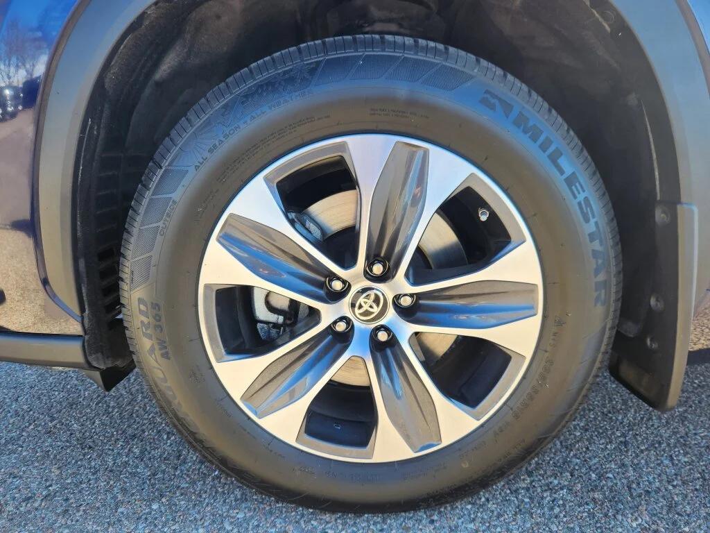 used 2024 Toyota Highlander car, priced at $42,999
