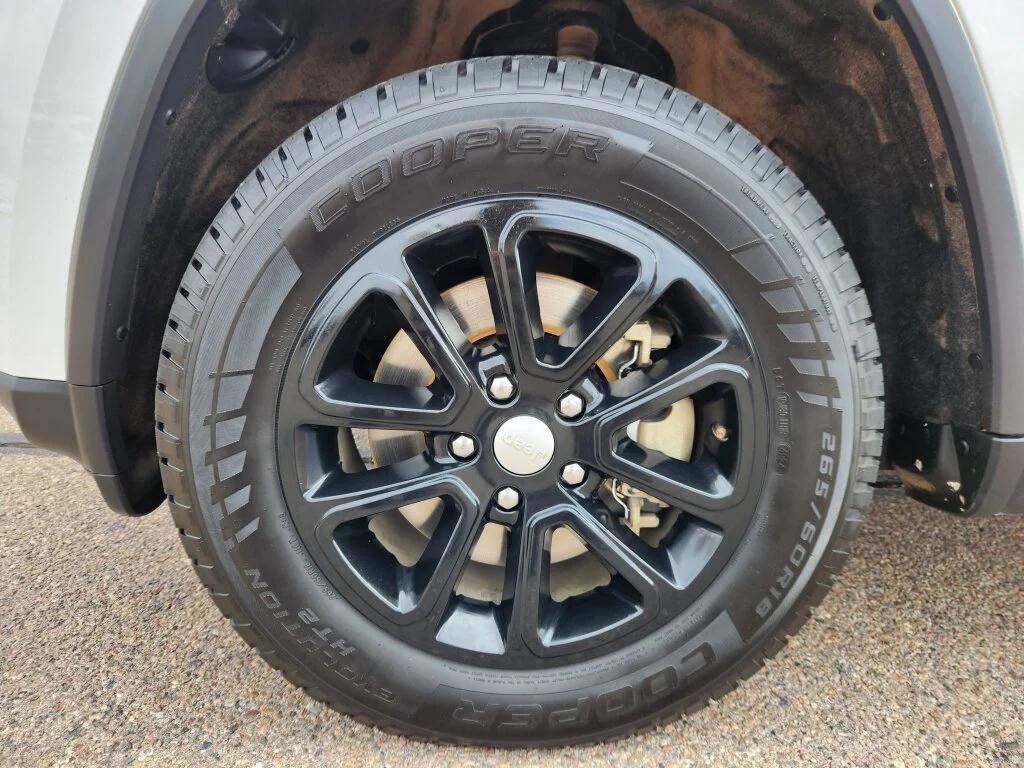 used 2021 Jeep Grand Cherokee car, priced at $23,999