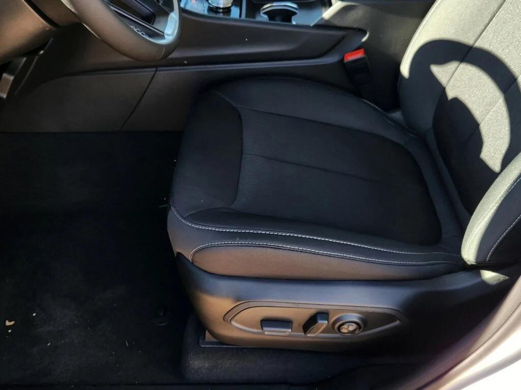 new 2025 Jeep Grand Cherokee car, priced at $39,909