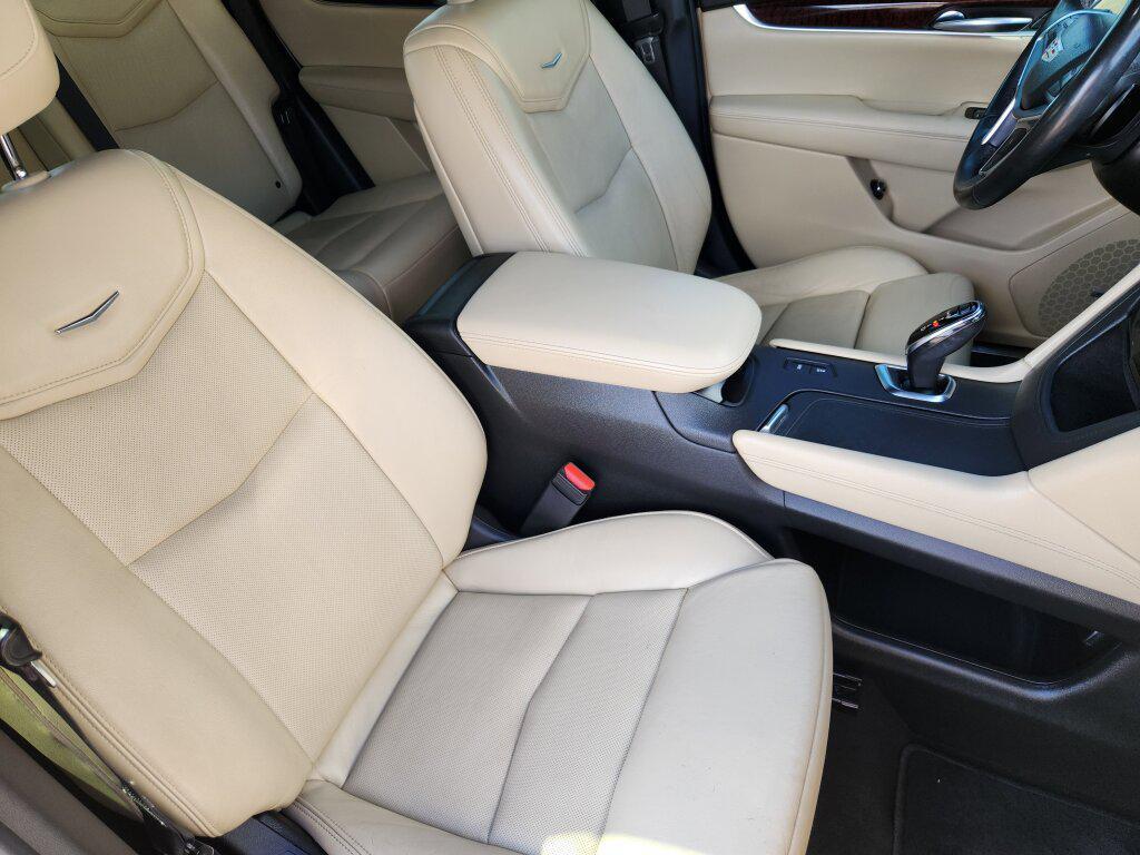 used 2017 Cadillac XT5 car, priced at $16,500