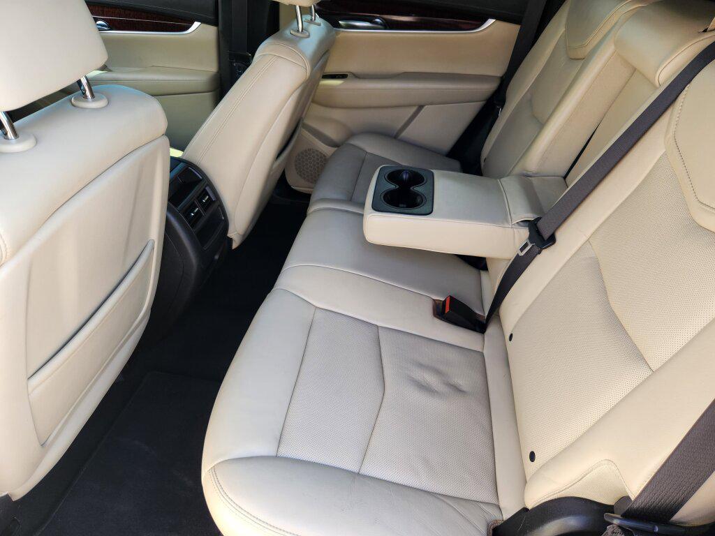 used 2017 Cadillac XT5 car, priced at $16,500