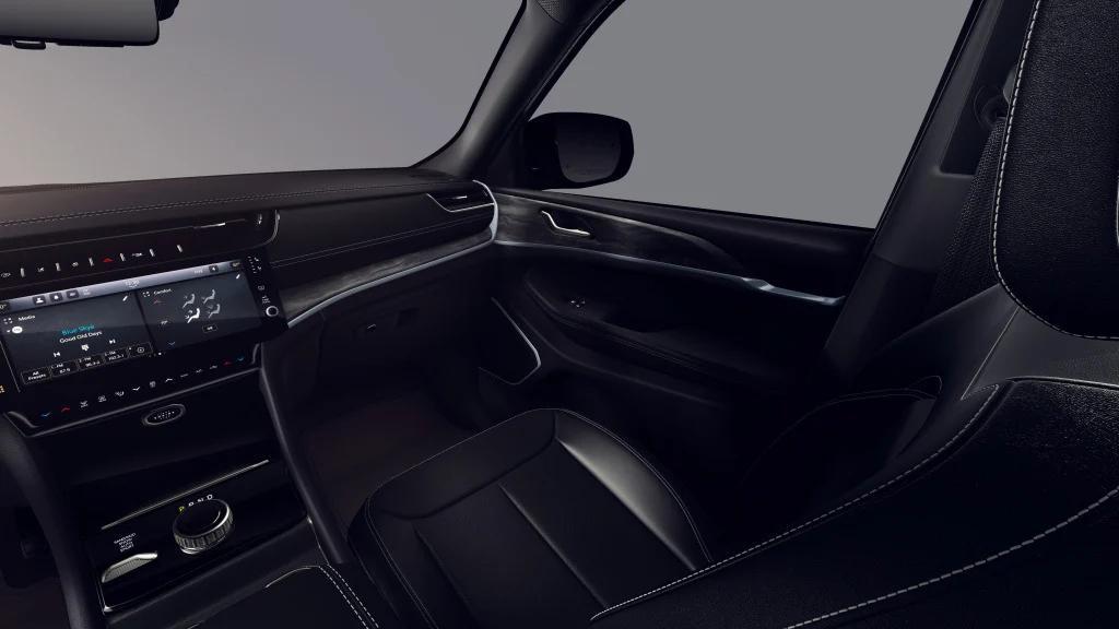 new 2026 Jeep Grand Cherokee car, priced at $54,179