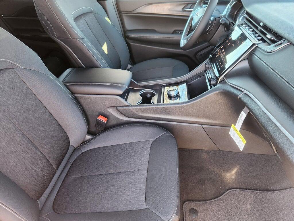 new 2025 Jeep Grand Cherokee car, priced at $37,474