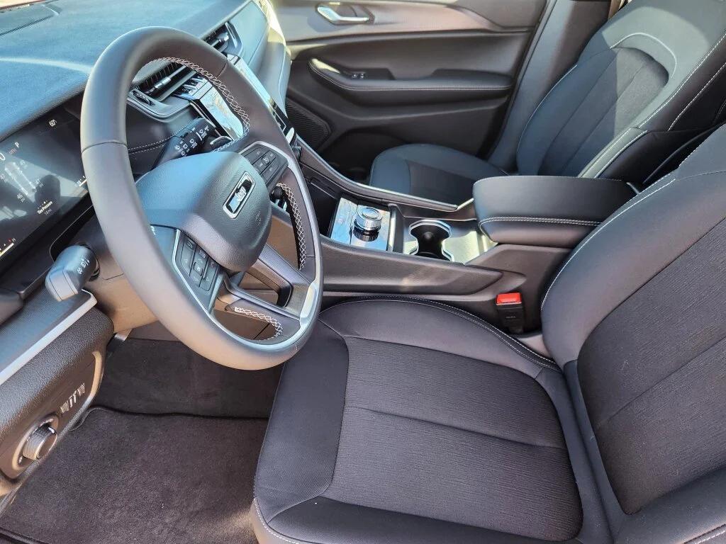 new 2025 Jeep Grand Cherokee car, priced at $37,474