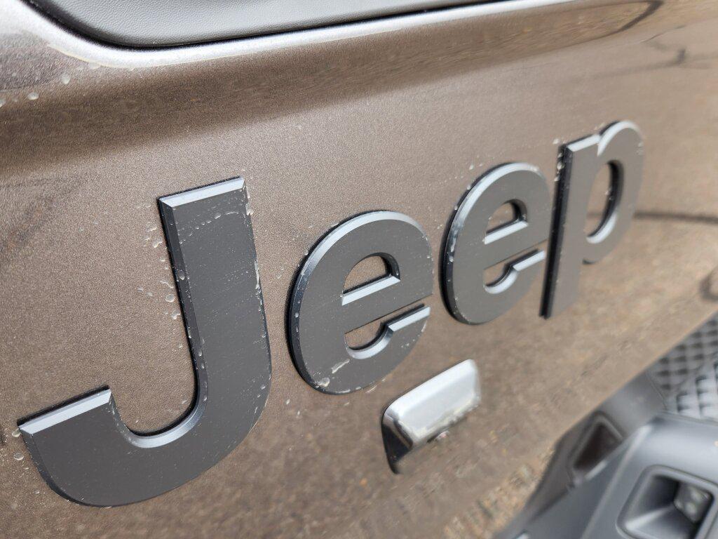 new 2025 Jeep Gladiator car, priced at $45,075