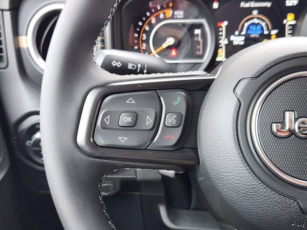 new 2025 Jeep Gladiator car, priced at $45,075