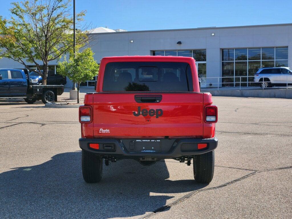 new 2025 Jeep Gladiator car, priced at $43,671