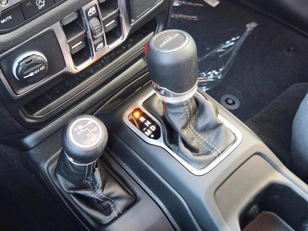 new 2025 Jeep Gladiator car, priced at $43,671