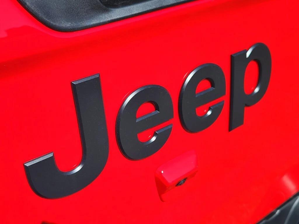 new 2025 Jeep Gladiator car, priced at $43,671