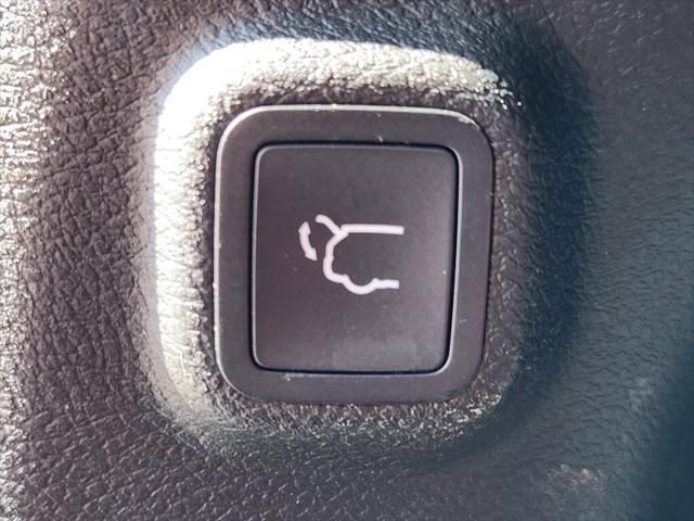 used 2023 Jeep Cherokee car, priced at $25,999