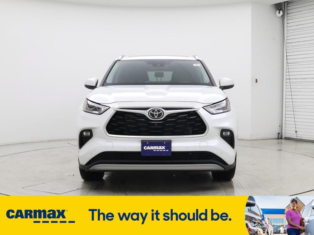 used 2022 Toyota Highlander car, priced at $46,998