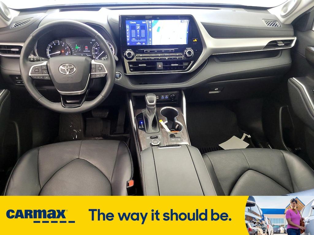 used 2022 Toyota Highlander car, priced at $46,998
