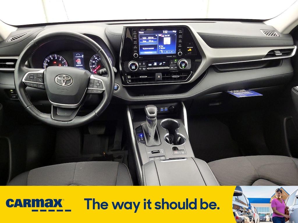 used 2022 Toyota Highlander car, priced at $33,998