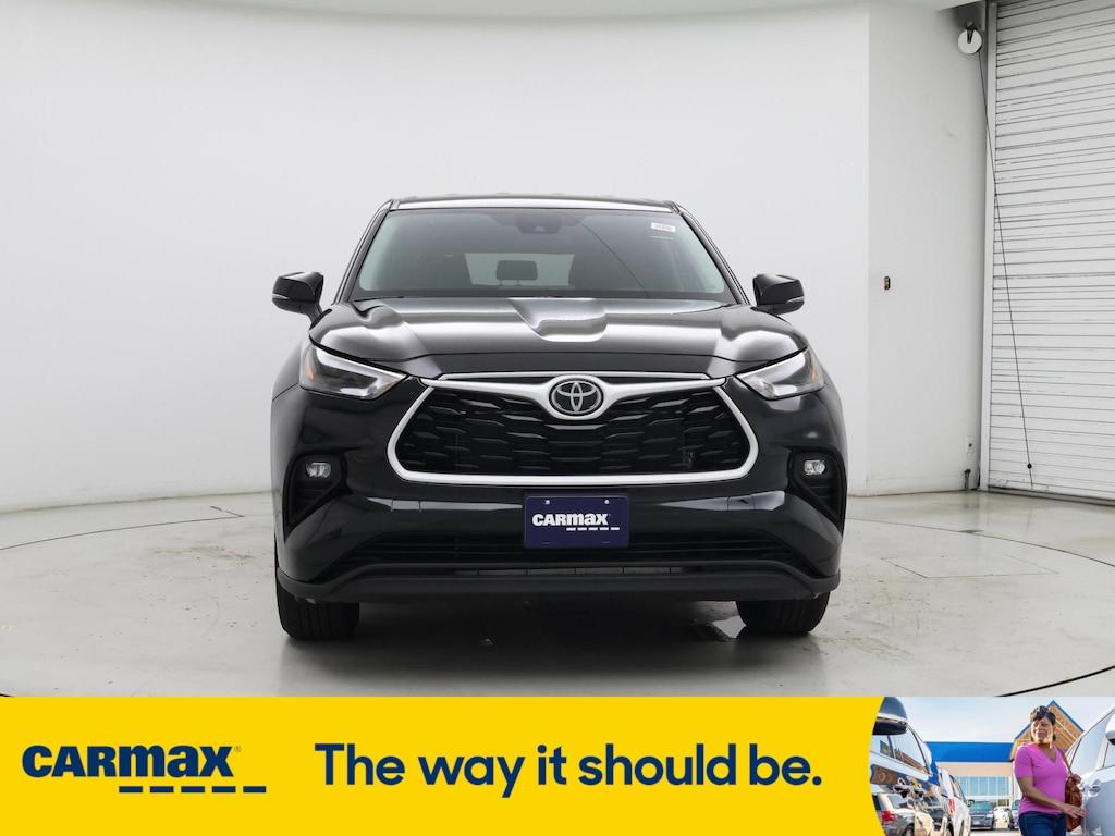 used 2022 Toyota Highlander car, priced at $33,998