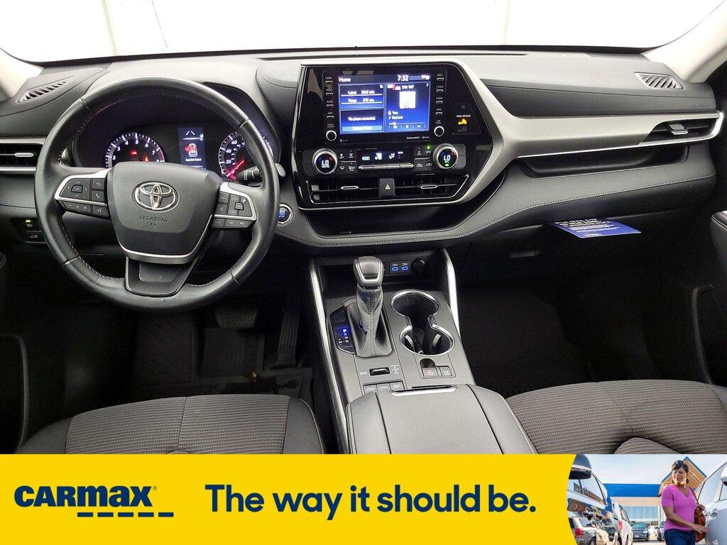 used 2022 Toyota Highlander car, priced at $31,998