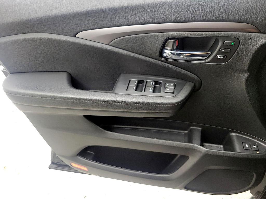 used 2021 Honda Pilot car, priced at $29,998