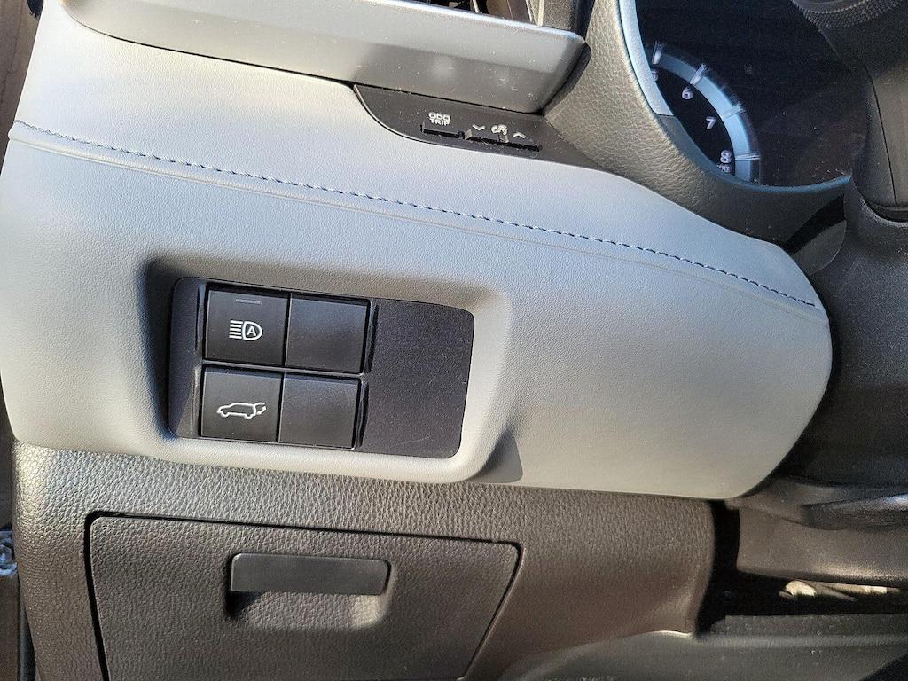 used 2021 Toyota Highlander car, priced at $33,998