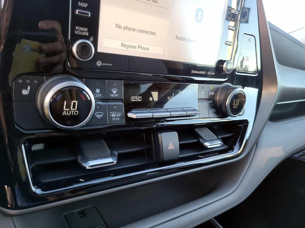 used 2021 Toyota Highlander car, priced at $33,998