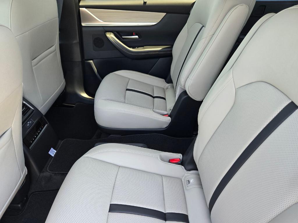 new 2025 Mazda CX-90 car, priced at $43,380