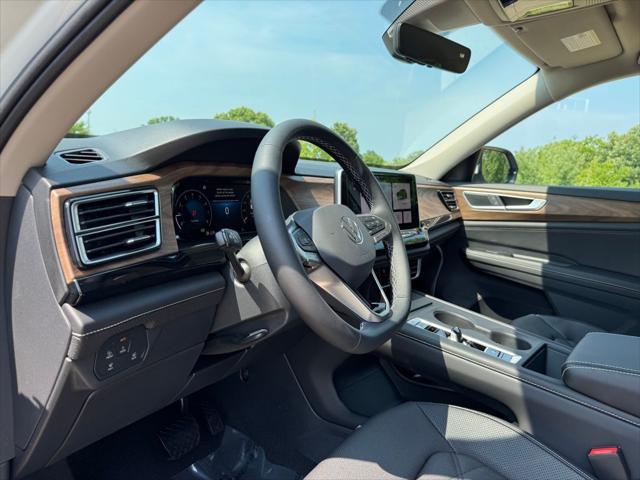 new 2025 Volkswagen Atlas car, priced at $39,336