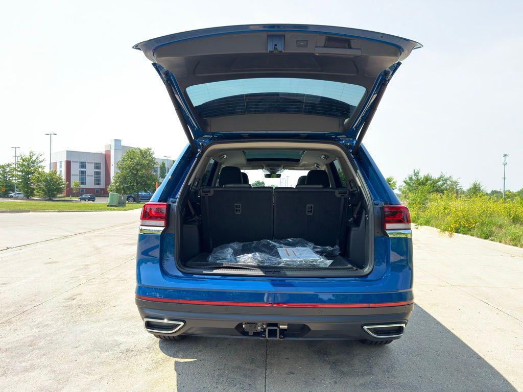 new 2025 Volkswagen Atlas car, priced at $45,538