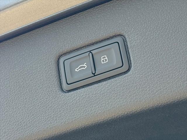 new 2025 Audi Q7 car, priced at $75,118