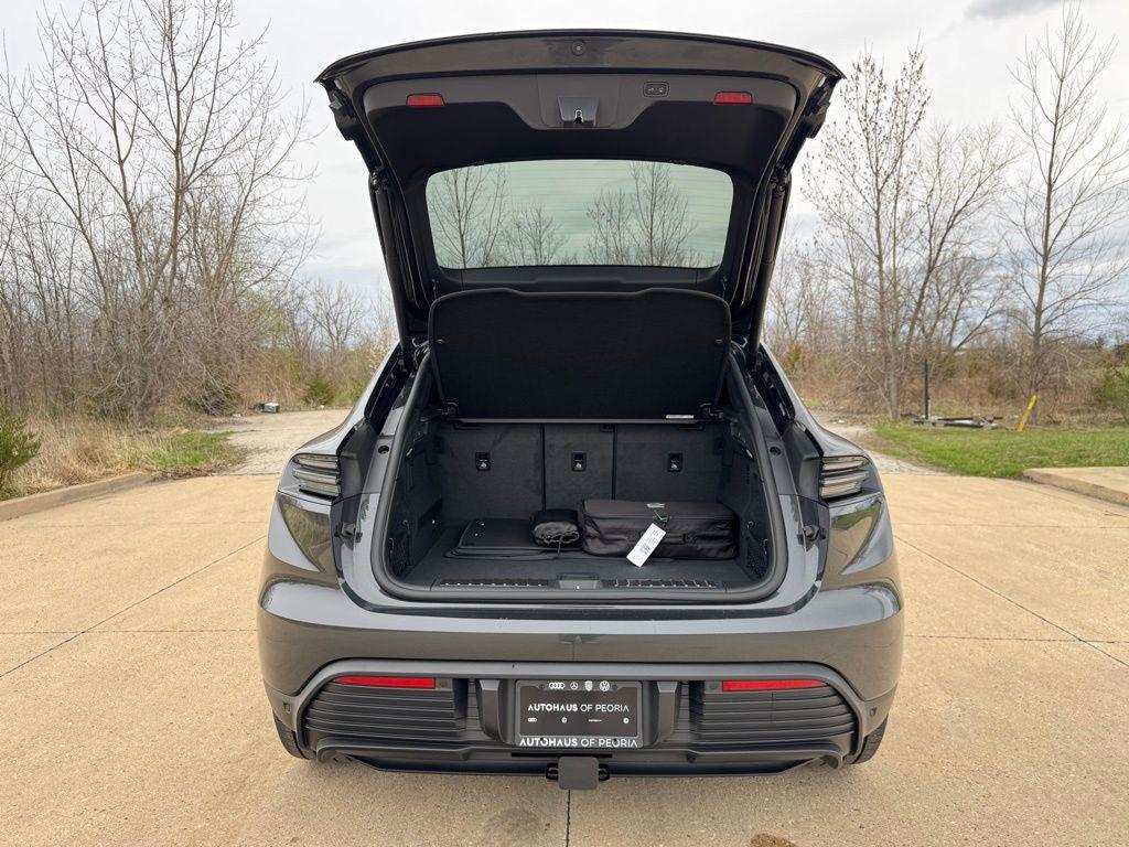 new 2025 Porsche Macan car, priced at $101,155