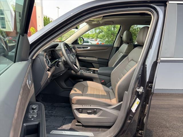 new 2025 Volkswagen Atlas car, priced at $48,645