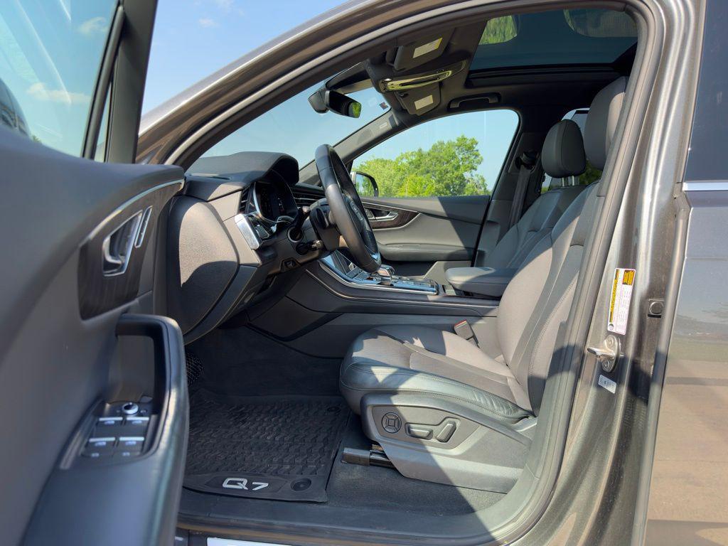 used 2022 Audi Q7 car, priced at $28,061