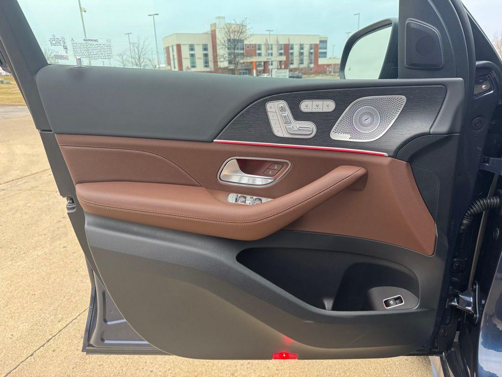 new 2025 Mercedes-Benz GLS 450 car, priced at $101,403