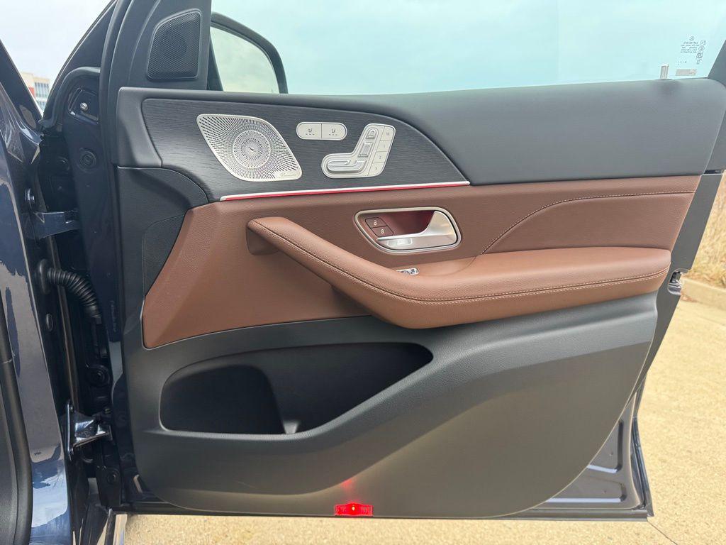 new 2025 Mercedes-Benz GLS 450 car, priced at $101,403