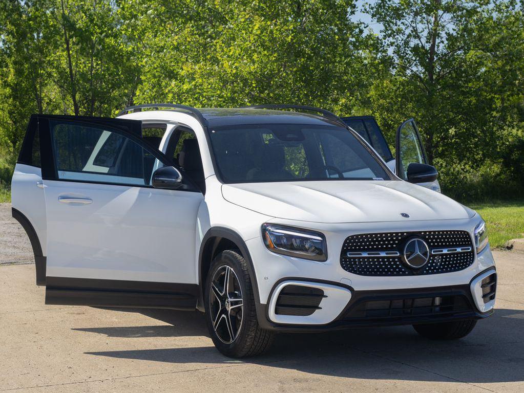 new 2024 Mercedes-Benz GLB 250 car, priced at $47,995