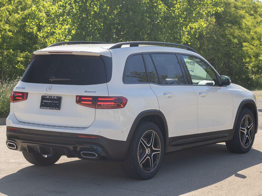 new 2024 Mercedes-Benz GLB 250 car, priced at $47,995