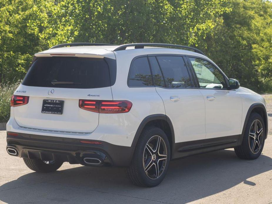 new 2024 Mercedes-Benz GLB 250 car, priced at $54,625