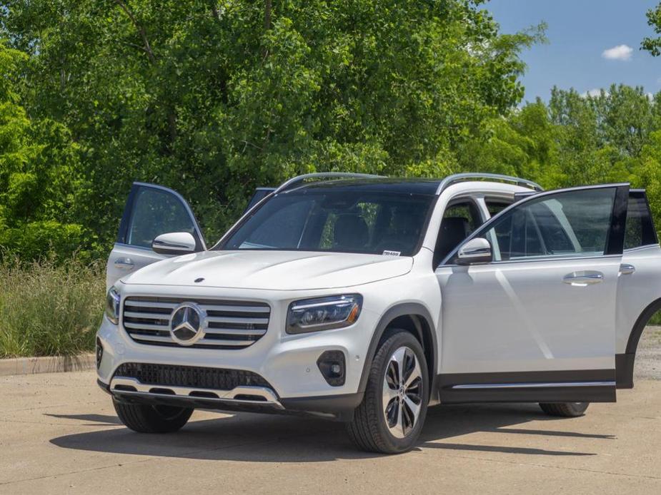 new 2024 Mercedes-Benz GLB 250 car, priced at $51,925