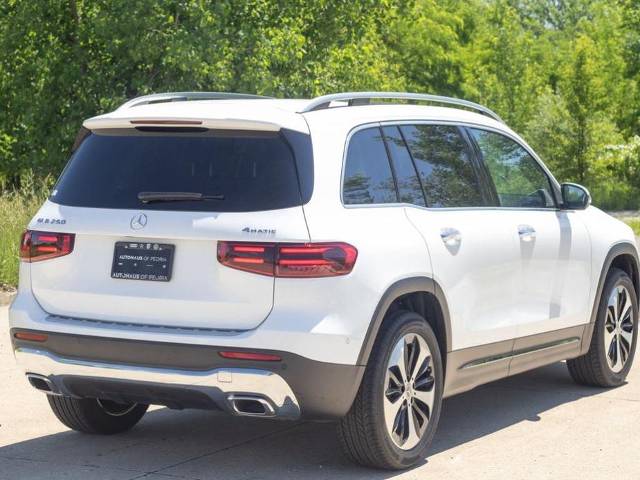 new 2024 Mercedes-Benz GLB 250 car, priced at $51,925