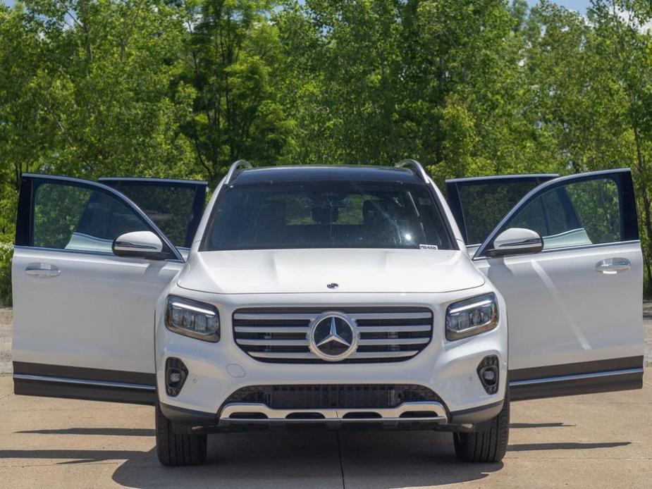 new 2024 Mercedes-Benz GLB 250 car, priced at $51,925