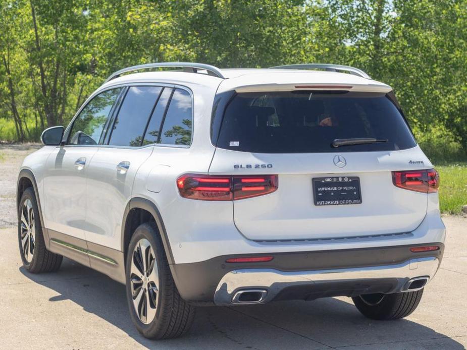 new 2024 Mercedes-Benz GLB 250 car, priced at $51,925